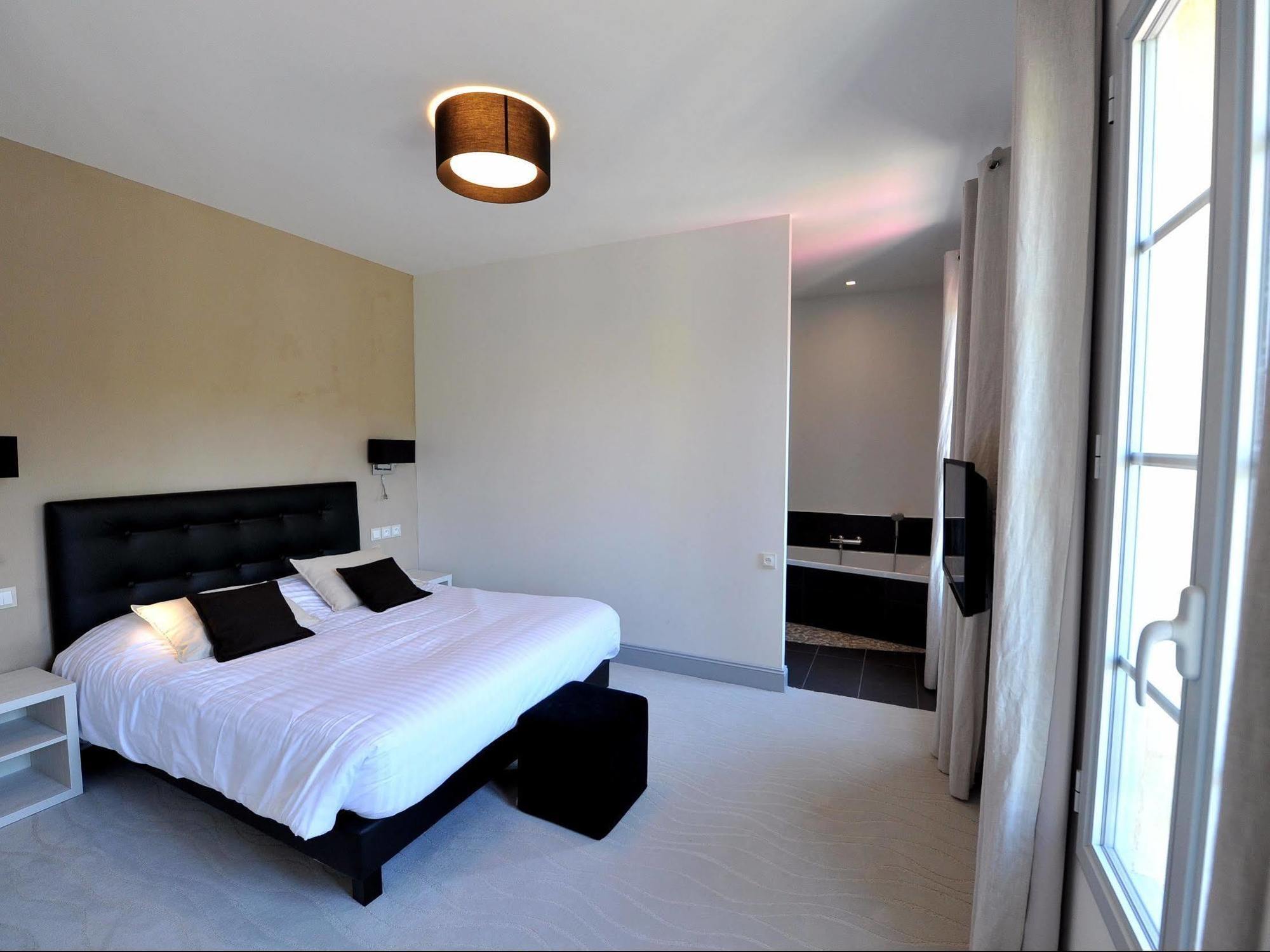 Logis- Hotel Spa Restaurant L'Epicurial Saint-Pey-de-Castets Esterno foto