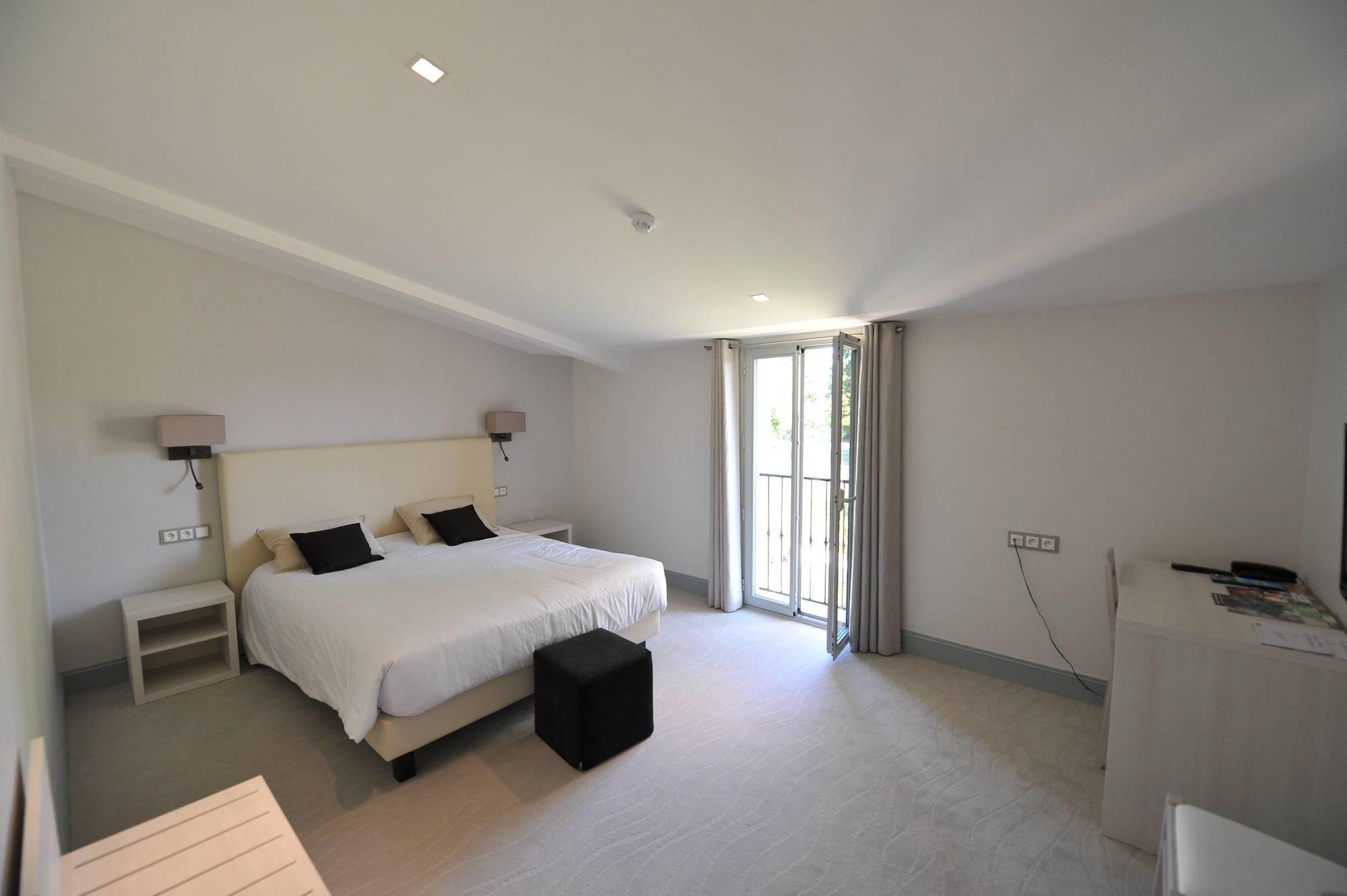 Logis- Hotel Spa Restaurant L'Epicurial Saint-Pey-de-Castets Esterno foto