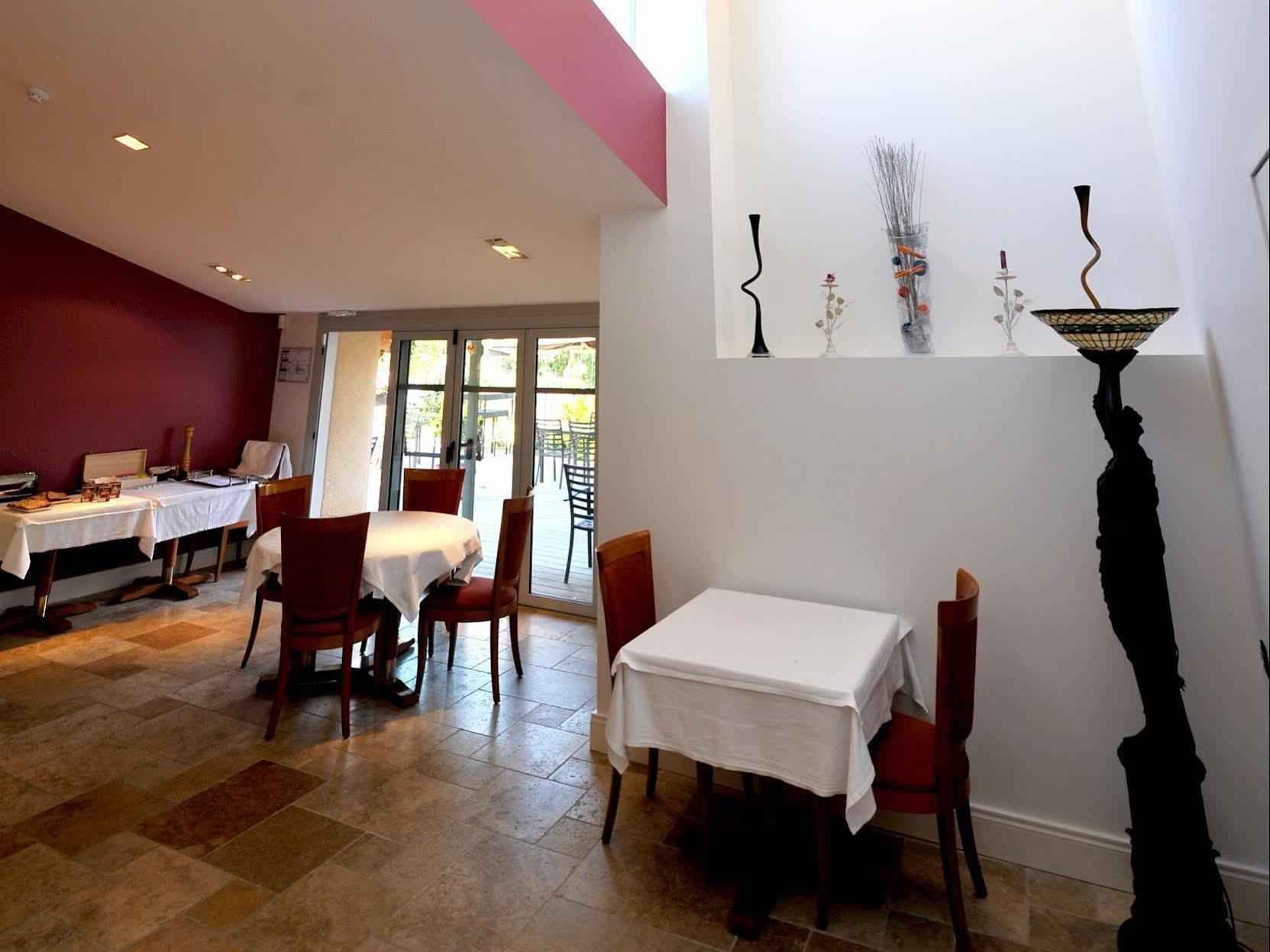Logis- Hotel Spa Restaurant L'Epicurial Saint-Pey-de-Castets Esterno foto